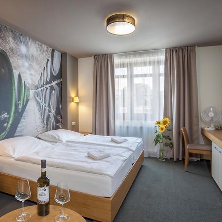 Hotel Lidovy Dum Bzenec Exteriör bild