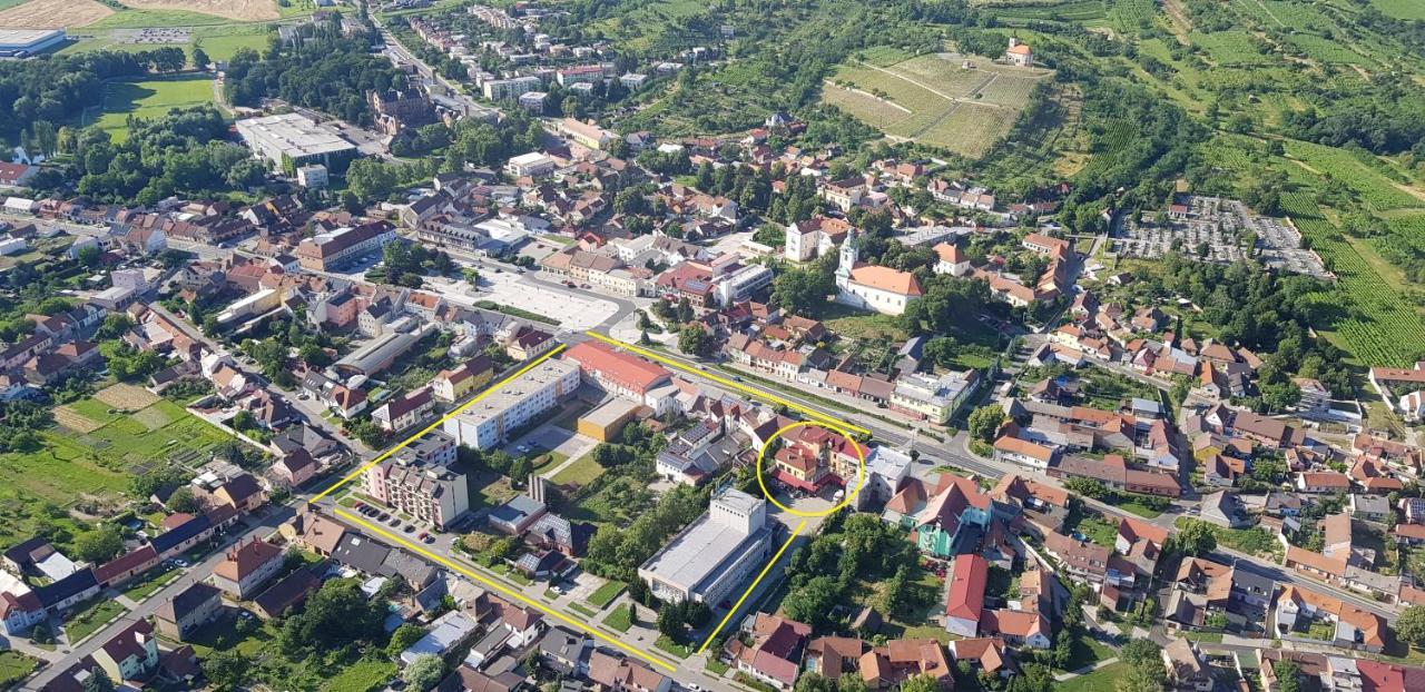 Hotel Lidovy Dum Bzenec Exteriör bild